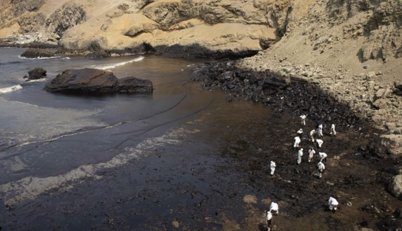 Разлив нефти в Перу