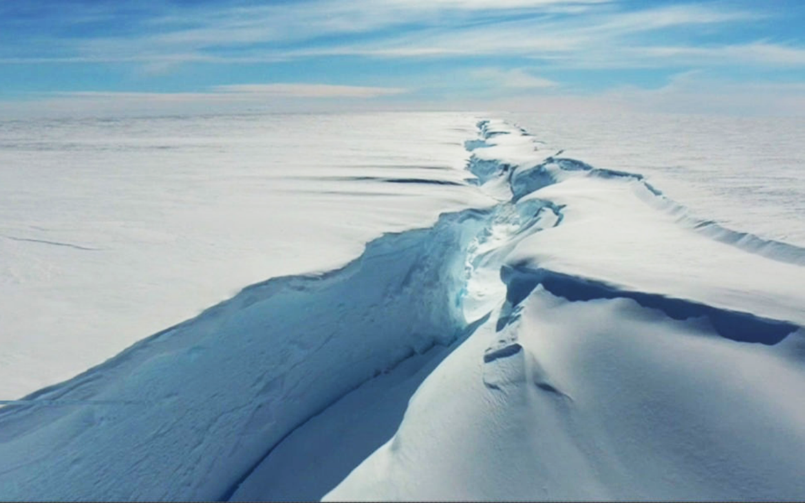 От ледника в Антарктиде откололся айсберг