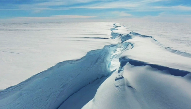 От ледника в Антарктиде откололся айсберг